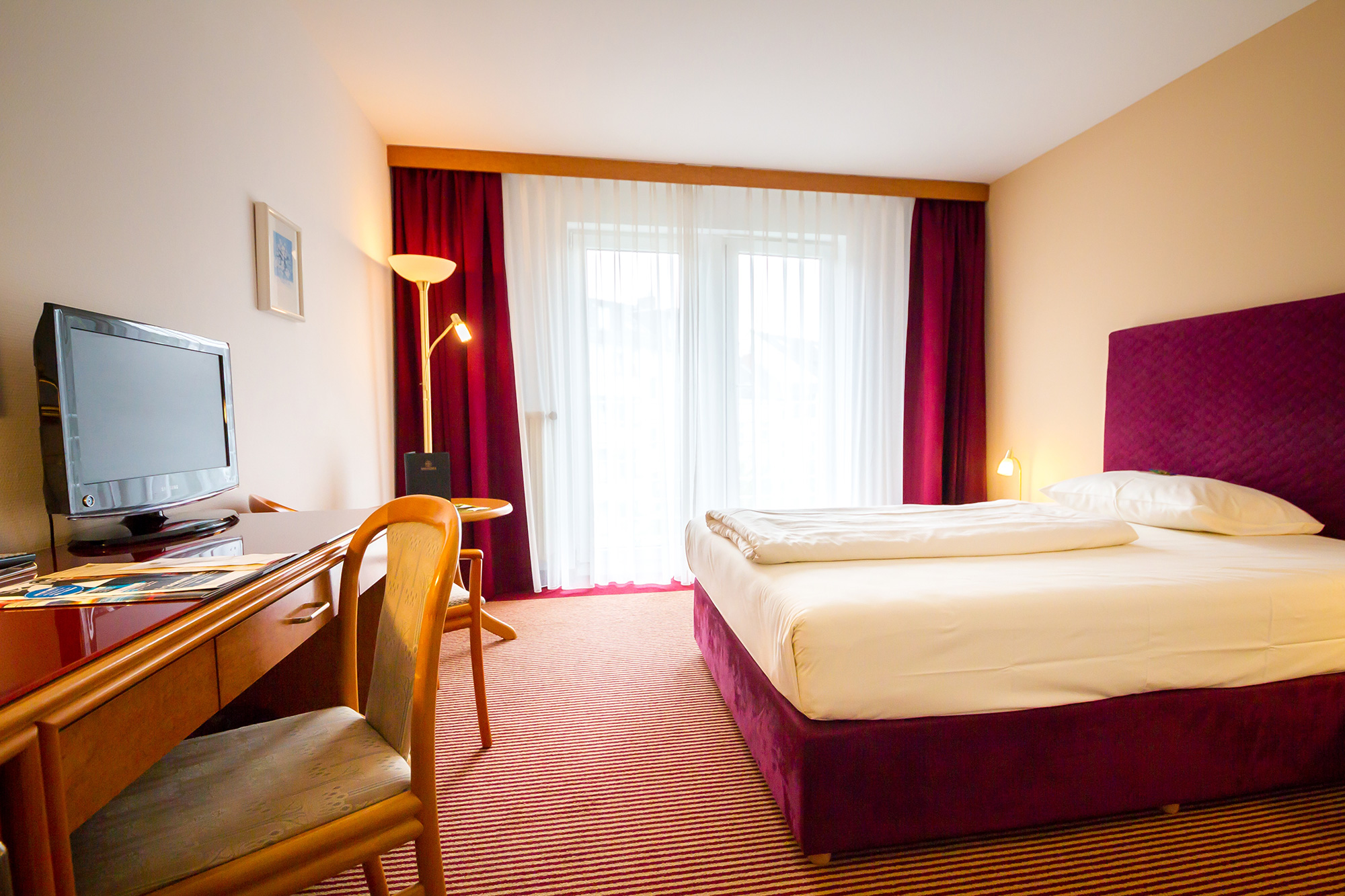 HK Hotel Duesseldorf Slide 01